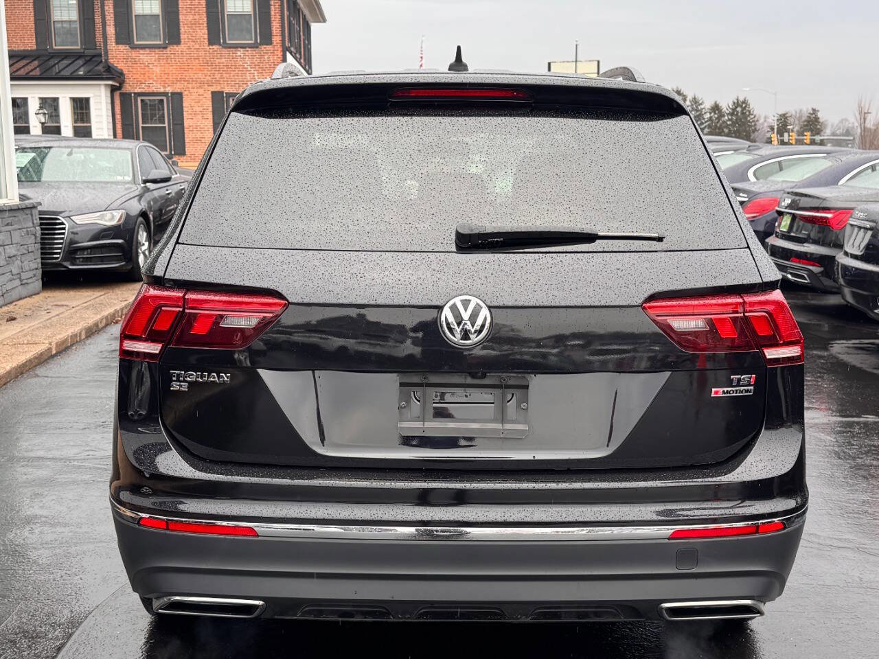 Used 2018 Volkswagen Tiguan SE w/ Panoramic Sunroof Package image 7