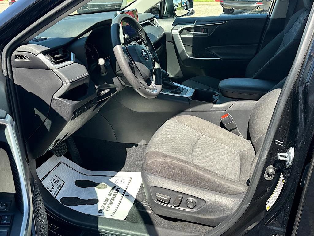 Certified 2025 Toyota RAV4 XLE w/ Convenience Package image 13