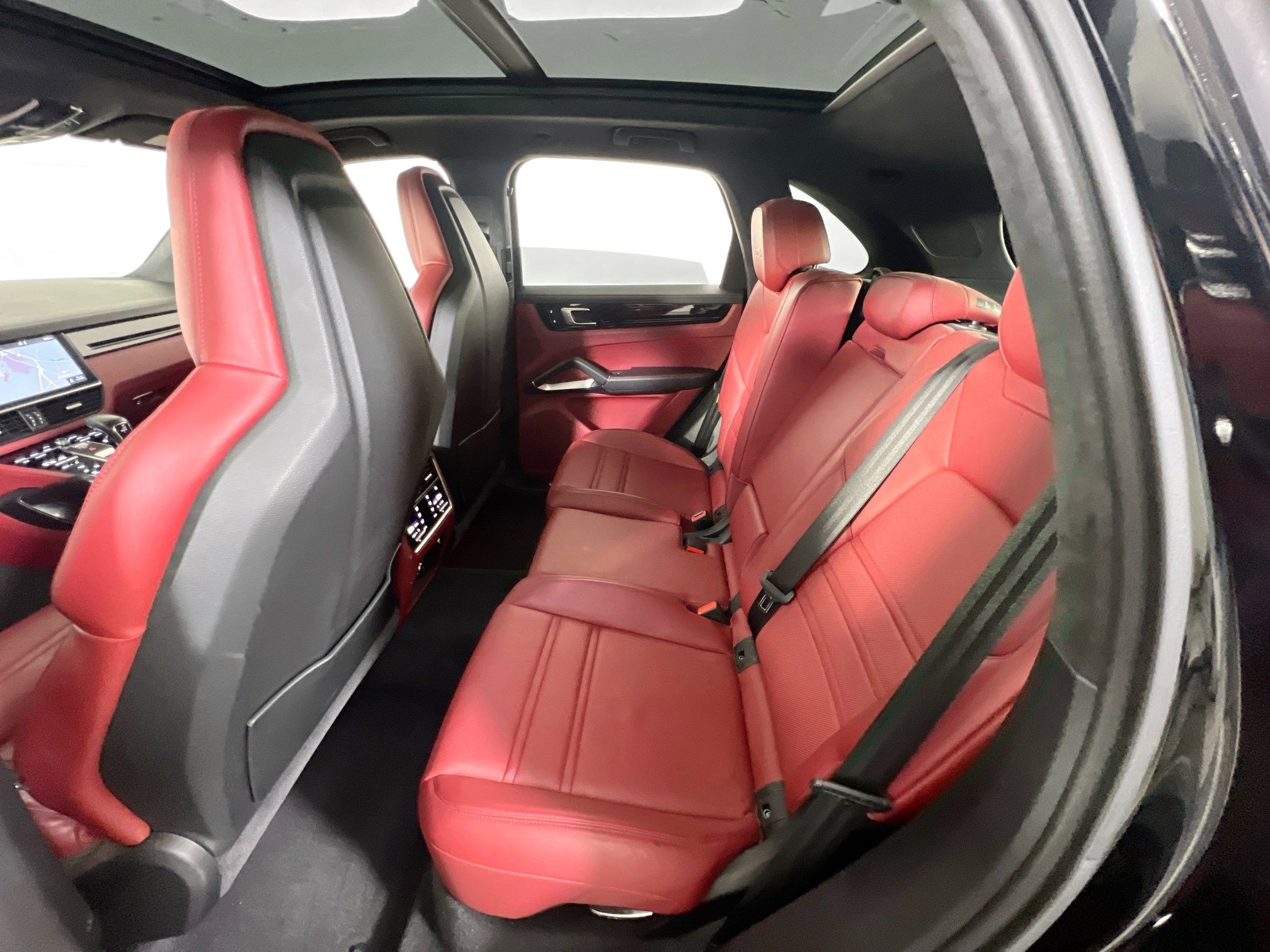 Used 2020 Porsche Cayenne Turbo image 24