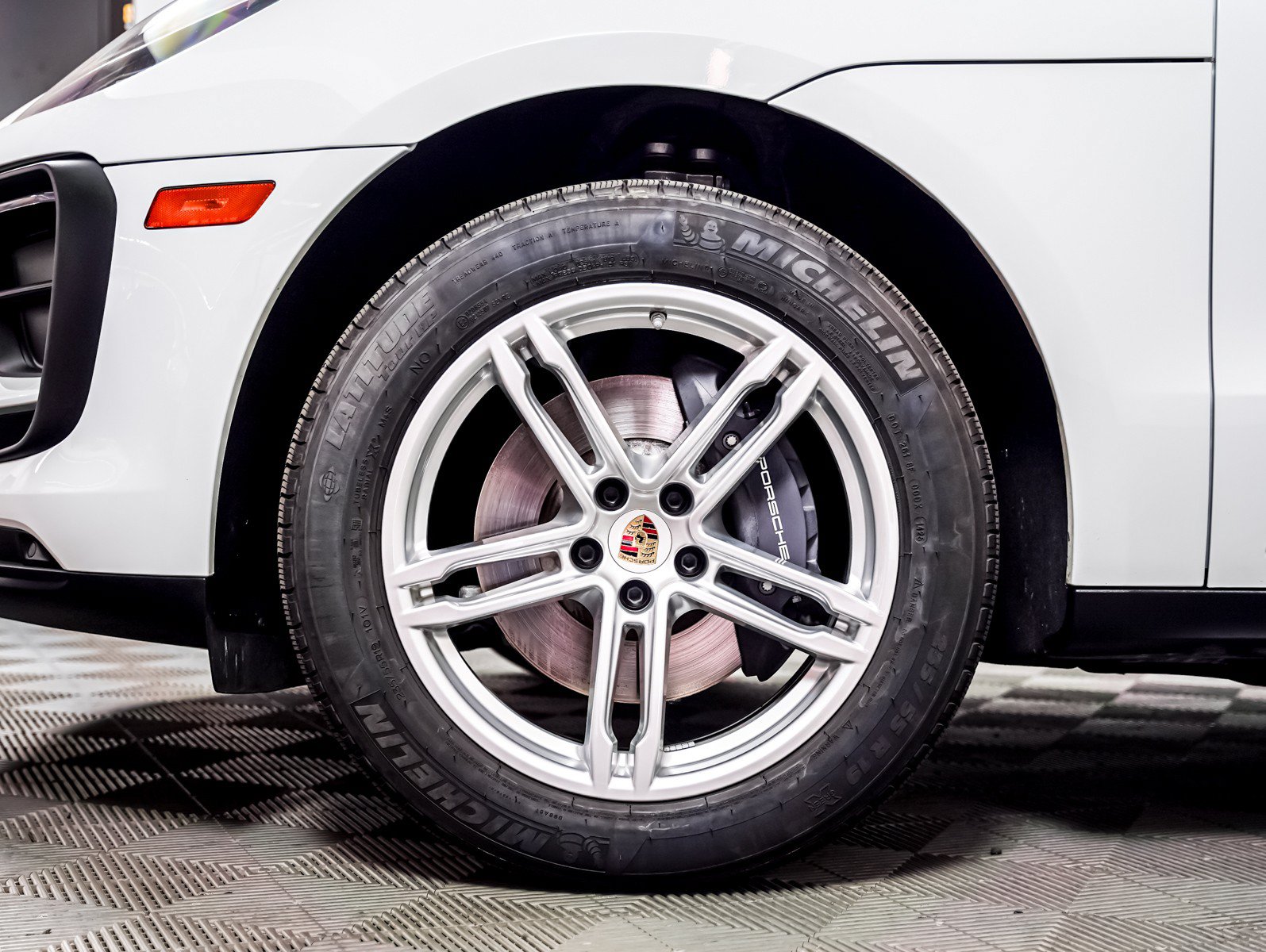Certified 2026 Porsche Macan AWD/4WD image 14