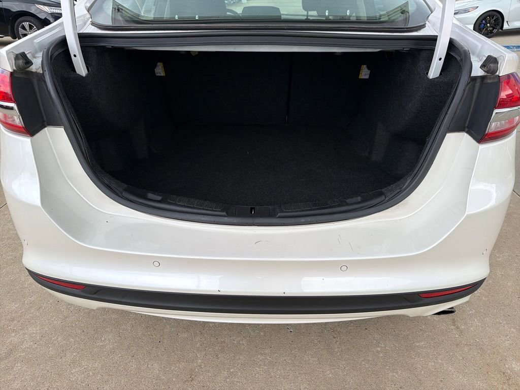 Used 2018 Ford Fusion SE w/ Fusion SE Technology Package FWD image 22