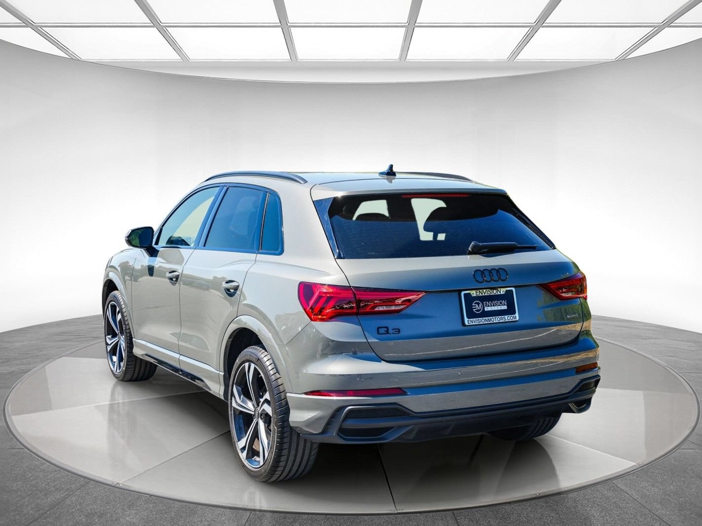 Used 2024 Audi Q3 2.0T Premium Plus w/ Premium Plus Package AWD/4WD image 2