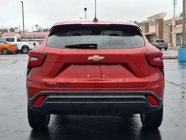 Used 2024 Chevrolet Trax LS w/ LS Convenience Package image 5