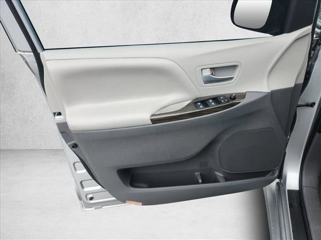 Used 2020 Toyota Sienna XLE w/ XLE Navigation Package FWD image 11