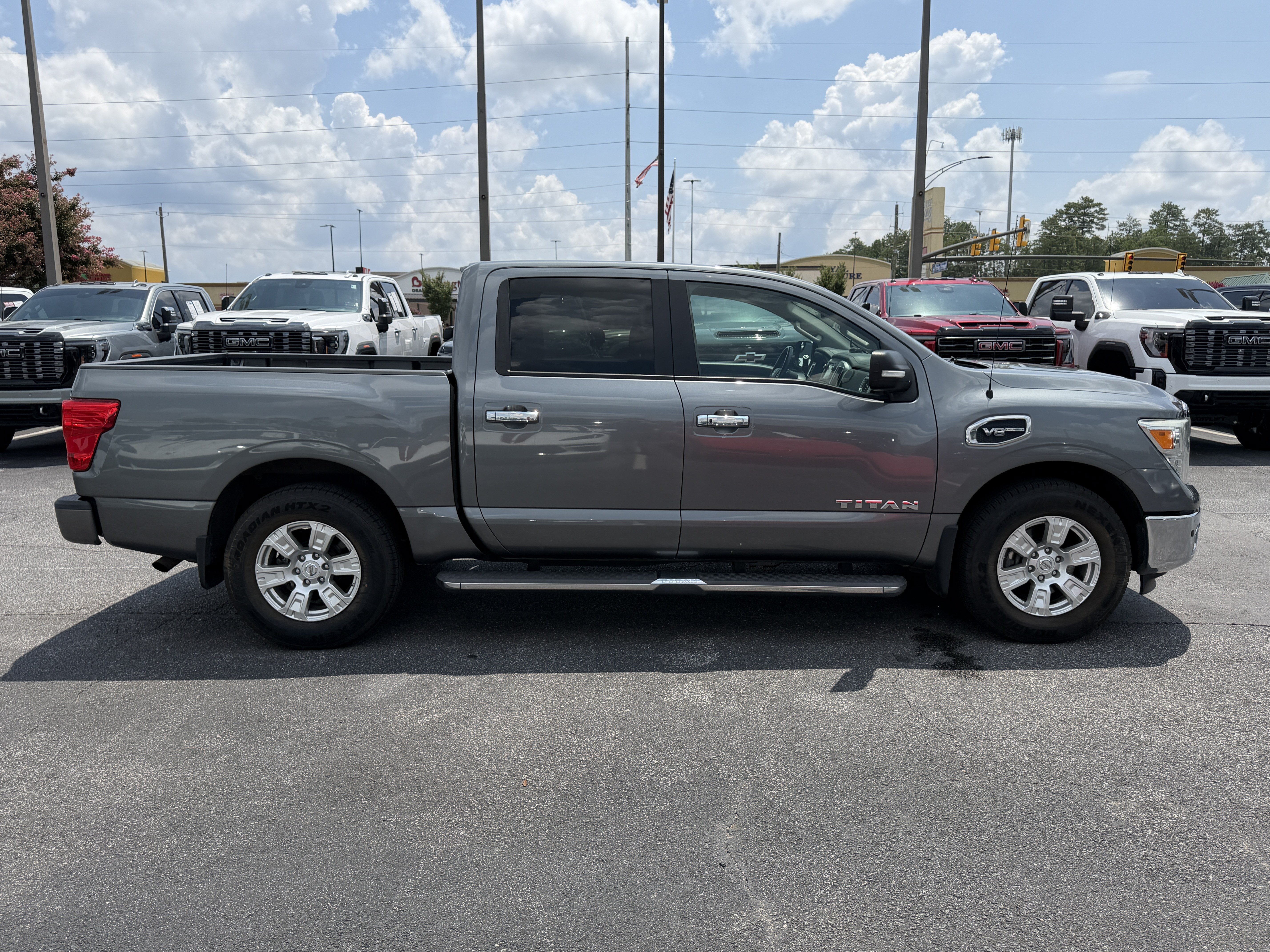 Used 2017 Nissan Titan SV RWD image 11