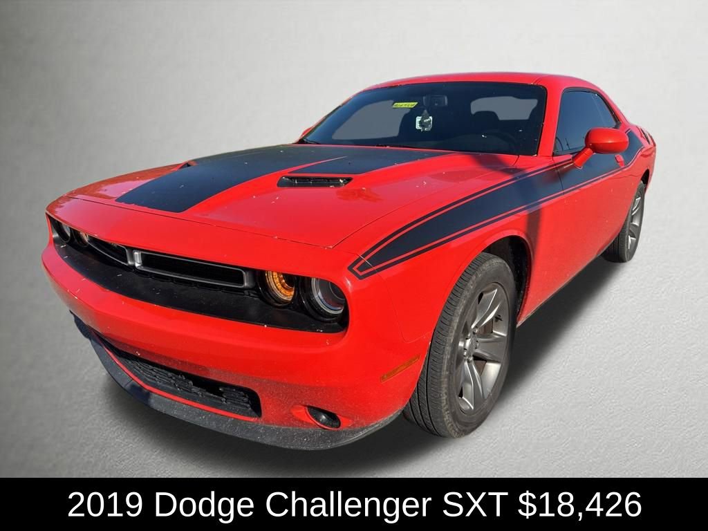Used 2019 Dodge Challenger SXT RWD image 7