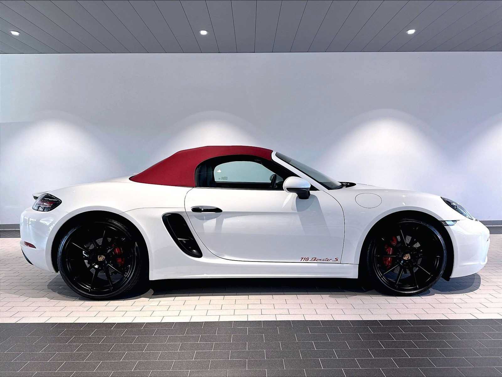 Used 2024 Porsche 718 Boxster S RWD image 12