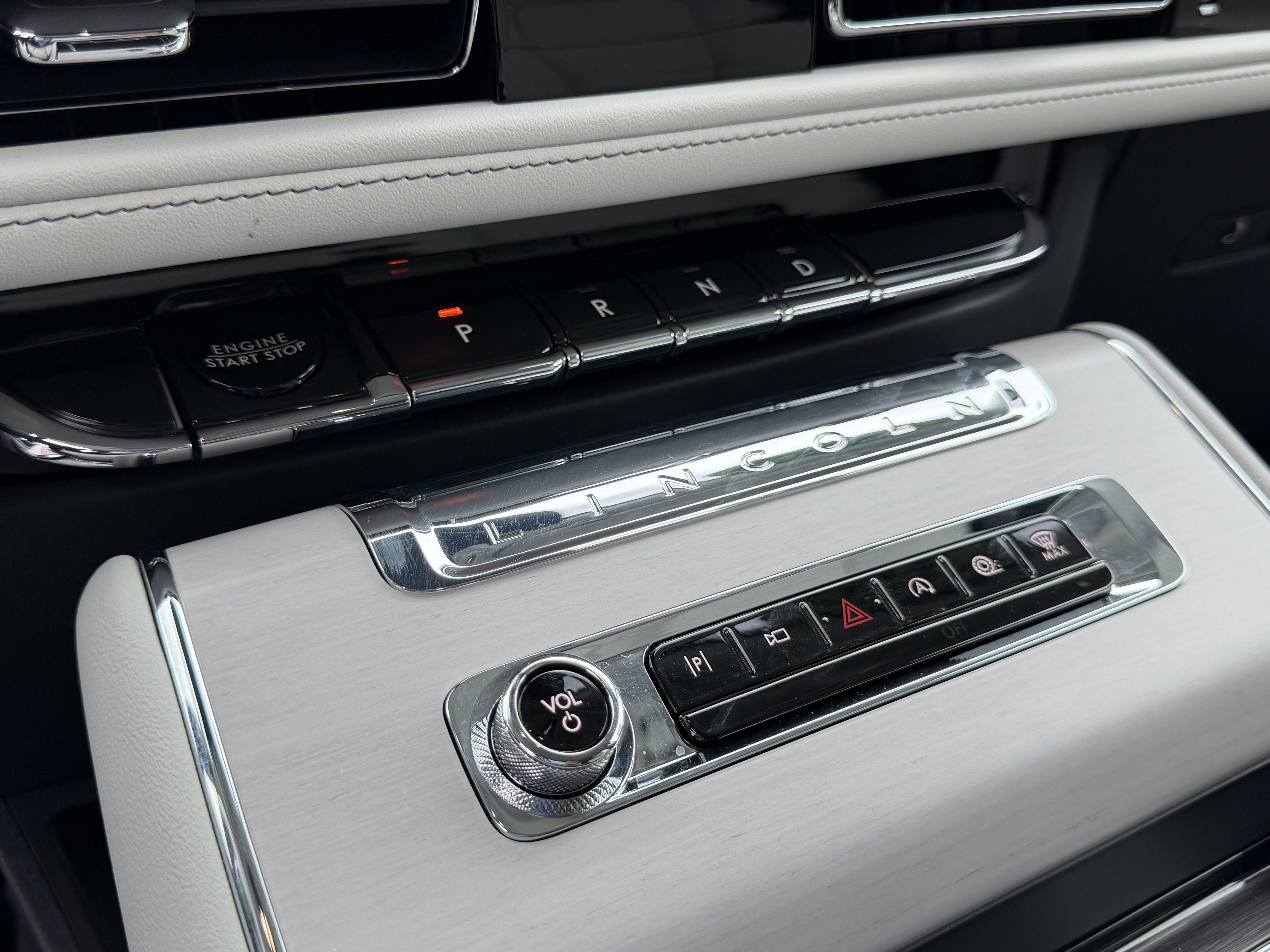 Used 2025 Lincoln Aviator Reserve w/ Equipment Group 201A AWD/4WD image 16