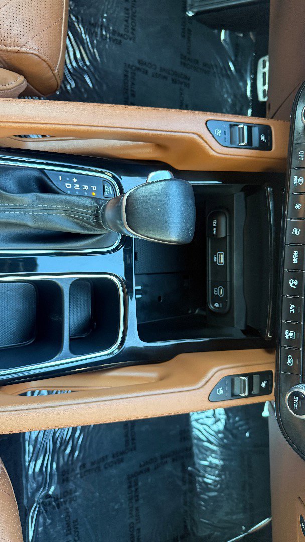 Used 2023 Kia Telluride SX Prestige X-Pro image 32