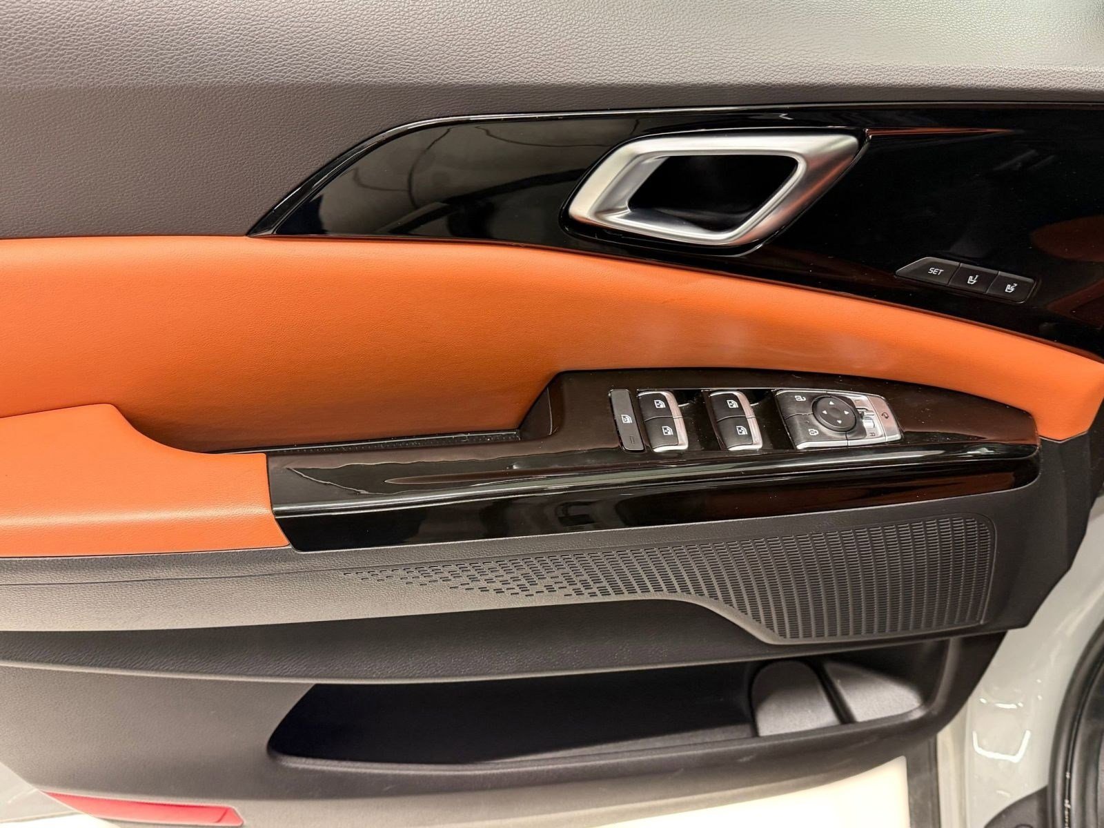 Used 2024 Kia Carnival SX image 11