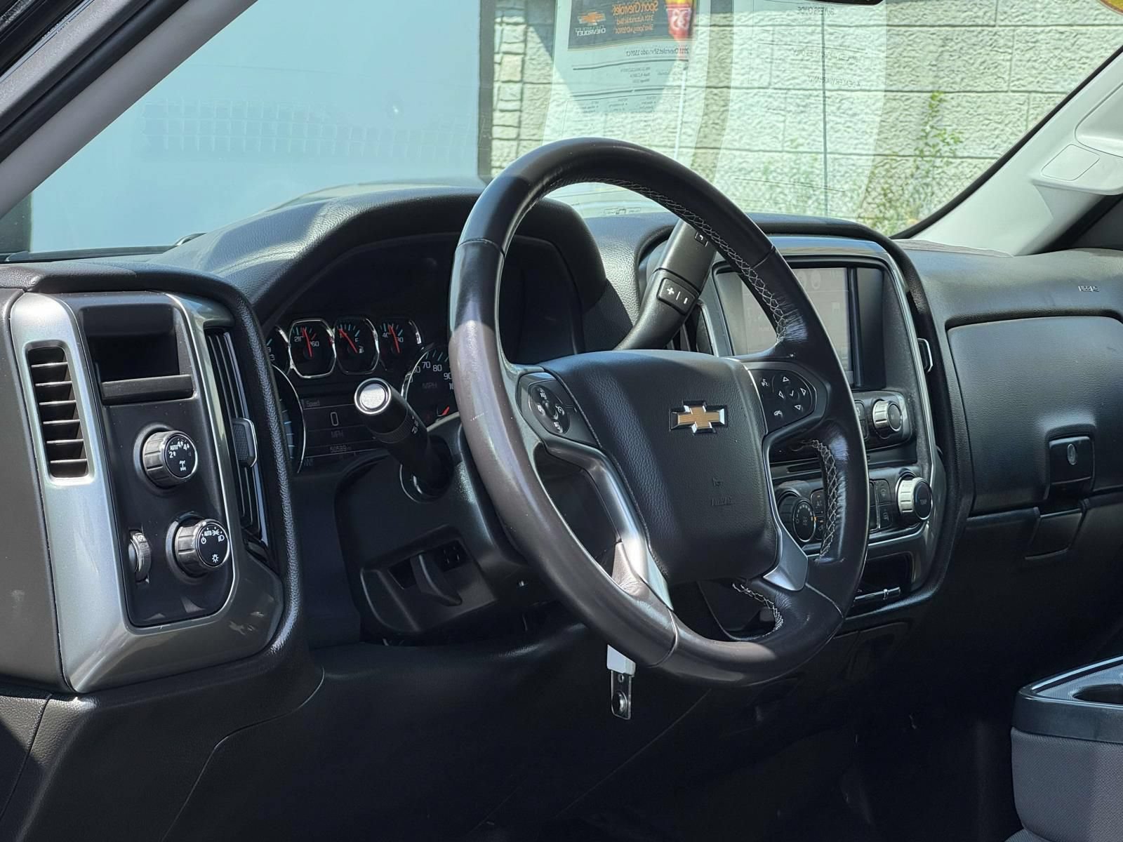 Used 2018 Chevrolet Silverado 1500 LT AWD/4WD image 11