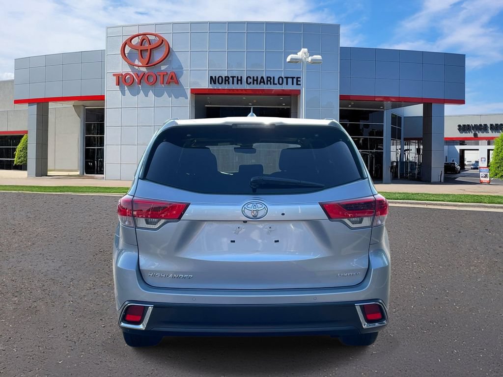 Used 2017 Toyota Highlander Limited FWD image 6