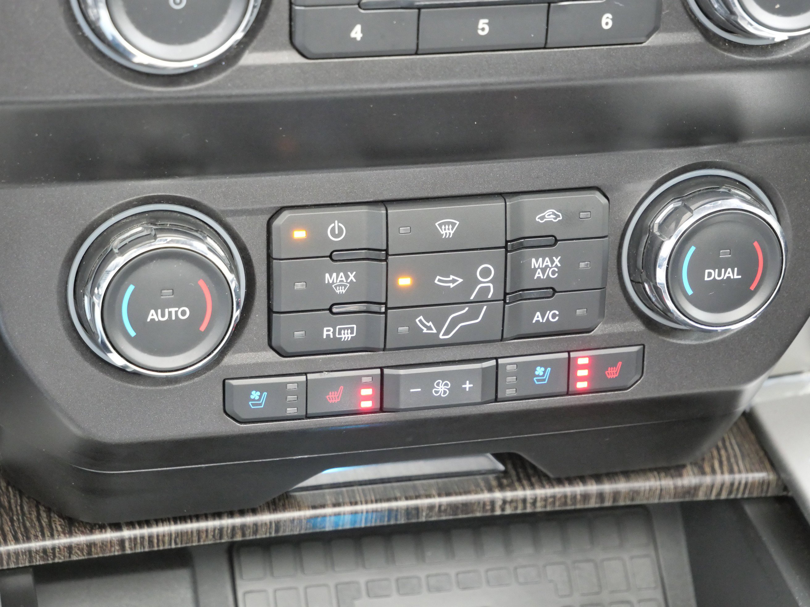 Used 2020 Ford F350 Lariat w/ Lariat Ultimate Package image 22