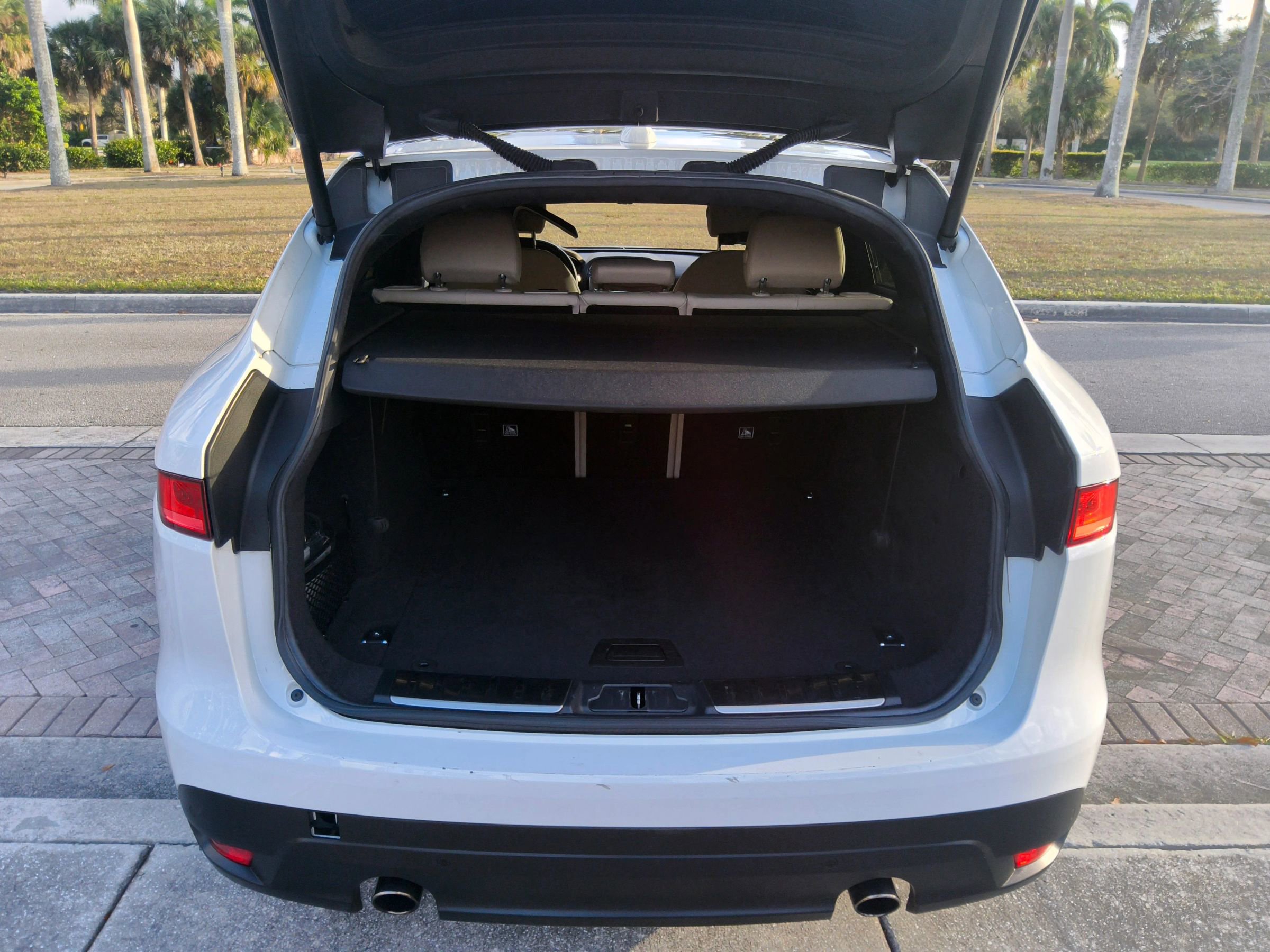 Used 2019 Jaguar F-PACE Premium image 45