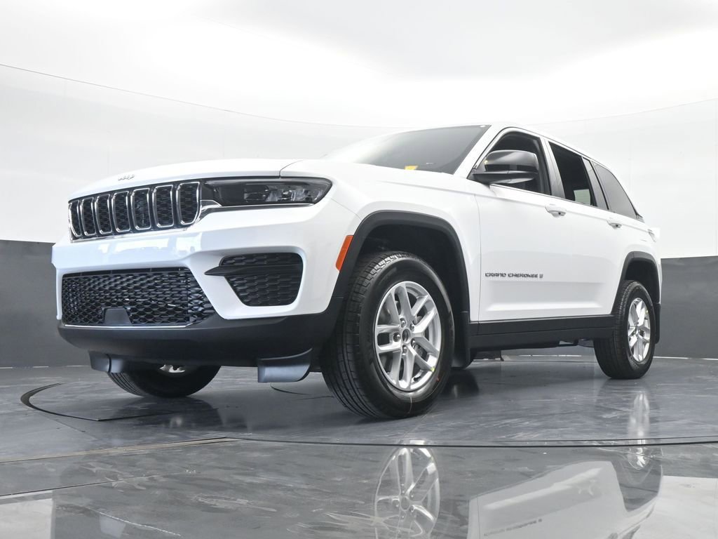 Used 2025 Jeep Grand Cherokee Laredo X RWD image 51