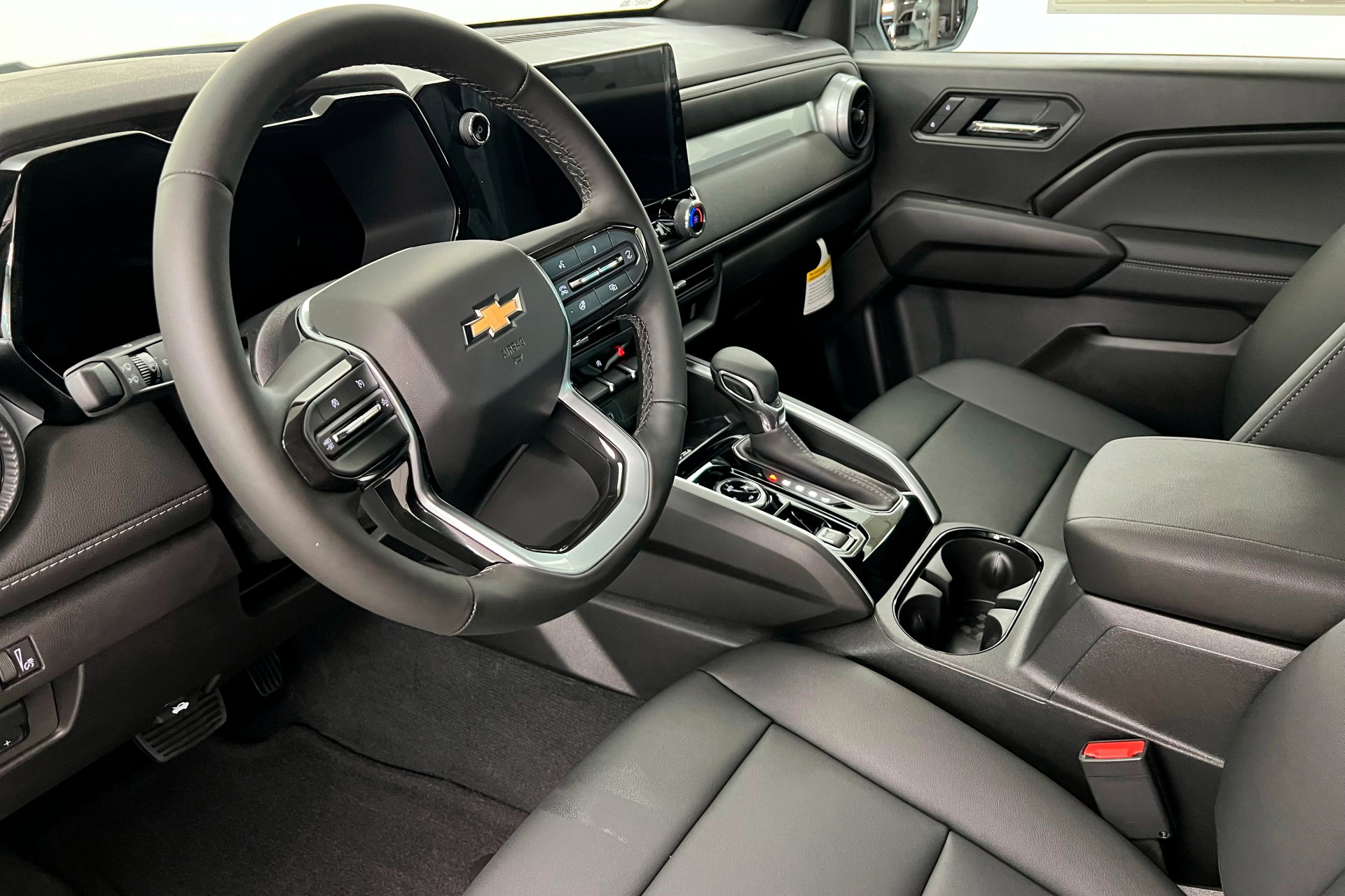 New 2025 Chevrolet Colorado LT w/ LT Convenience Package image 16