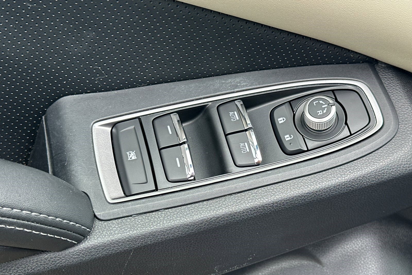 Used 2019 Subaru Ascent Limited w/ Popular Package #2 image 13