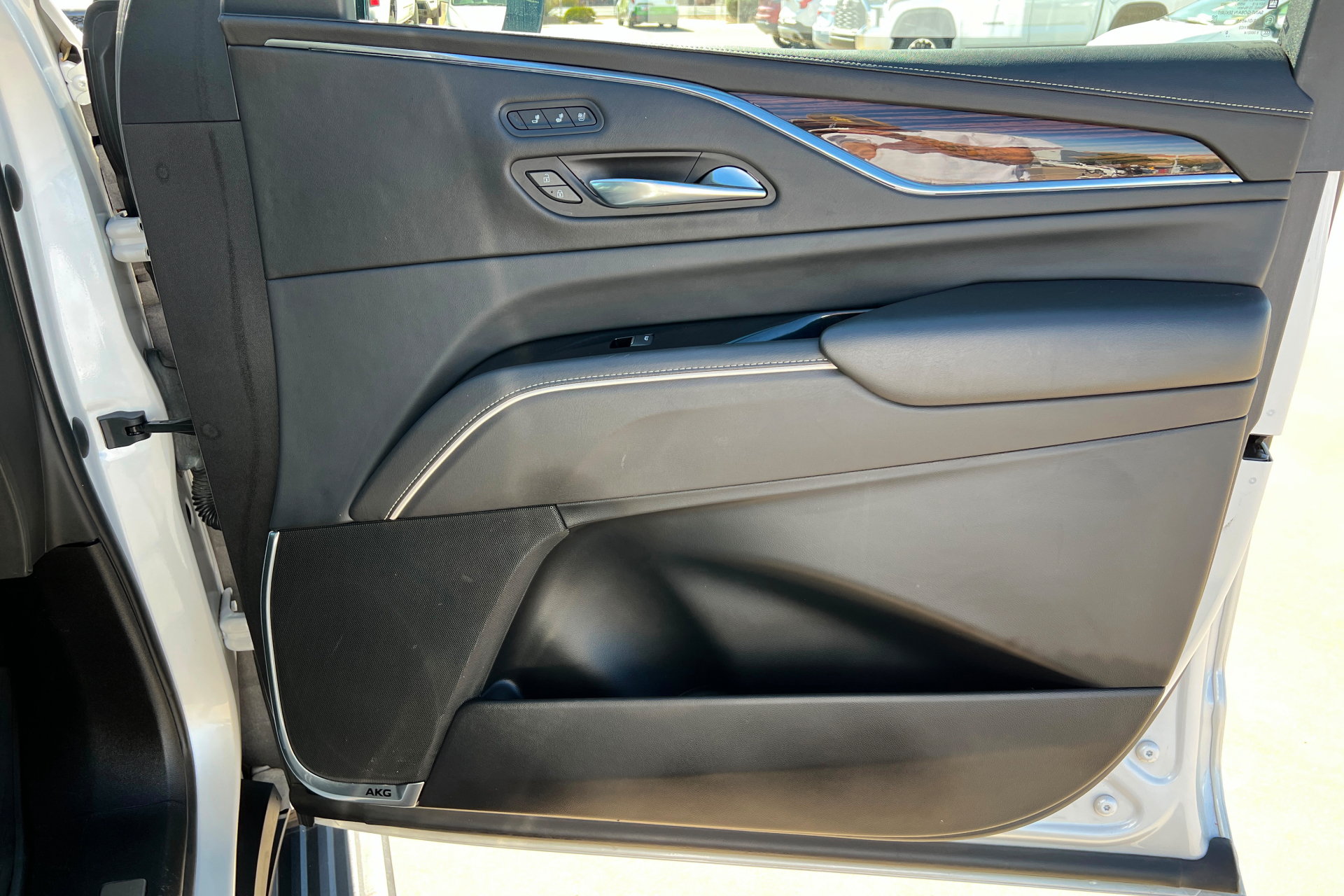 Used 2021 Cadillac Escalade Premium Luxury w/ Driver Assist Tech Package AWD/4WD image 25
