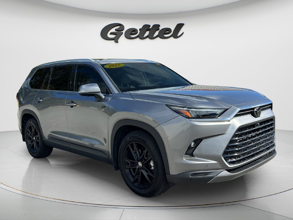 Used 2025 Toyota Grand Highlander AWD image 3