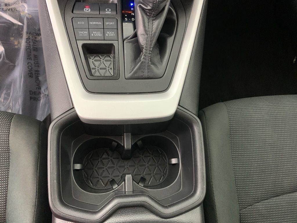 Used 2024 Toyota RAV4 LE AWD/4WD image 25