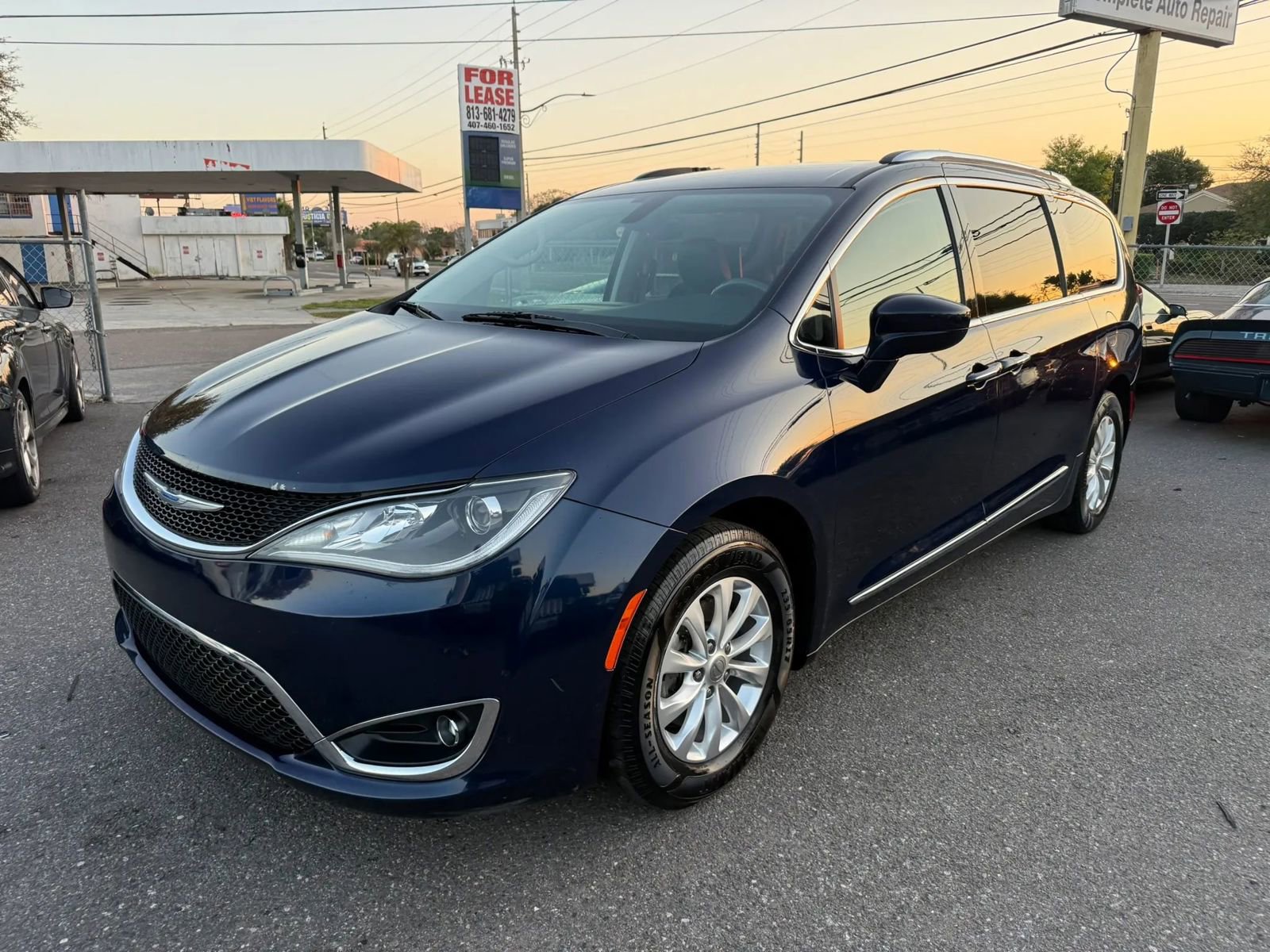 Used 2018 Chrysler Pacifica Touring-L Plus FWD image 1