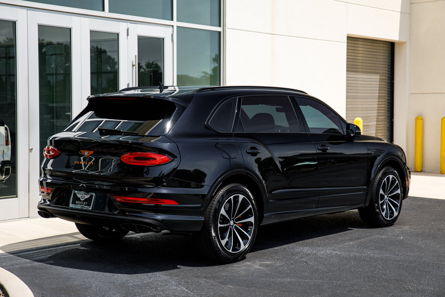 Certified 2023 Bentley Bentayga Extended Wheelbase AWD/4WD image 21