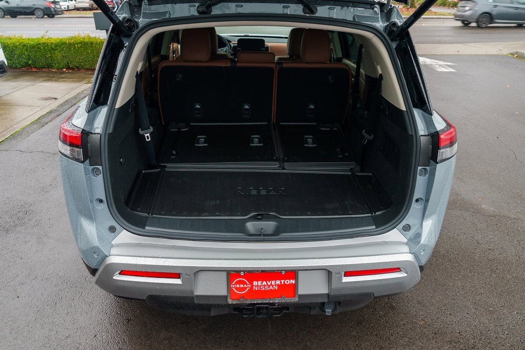 New 2025 Nissan Pathfinder Platinum image 9