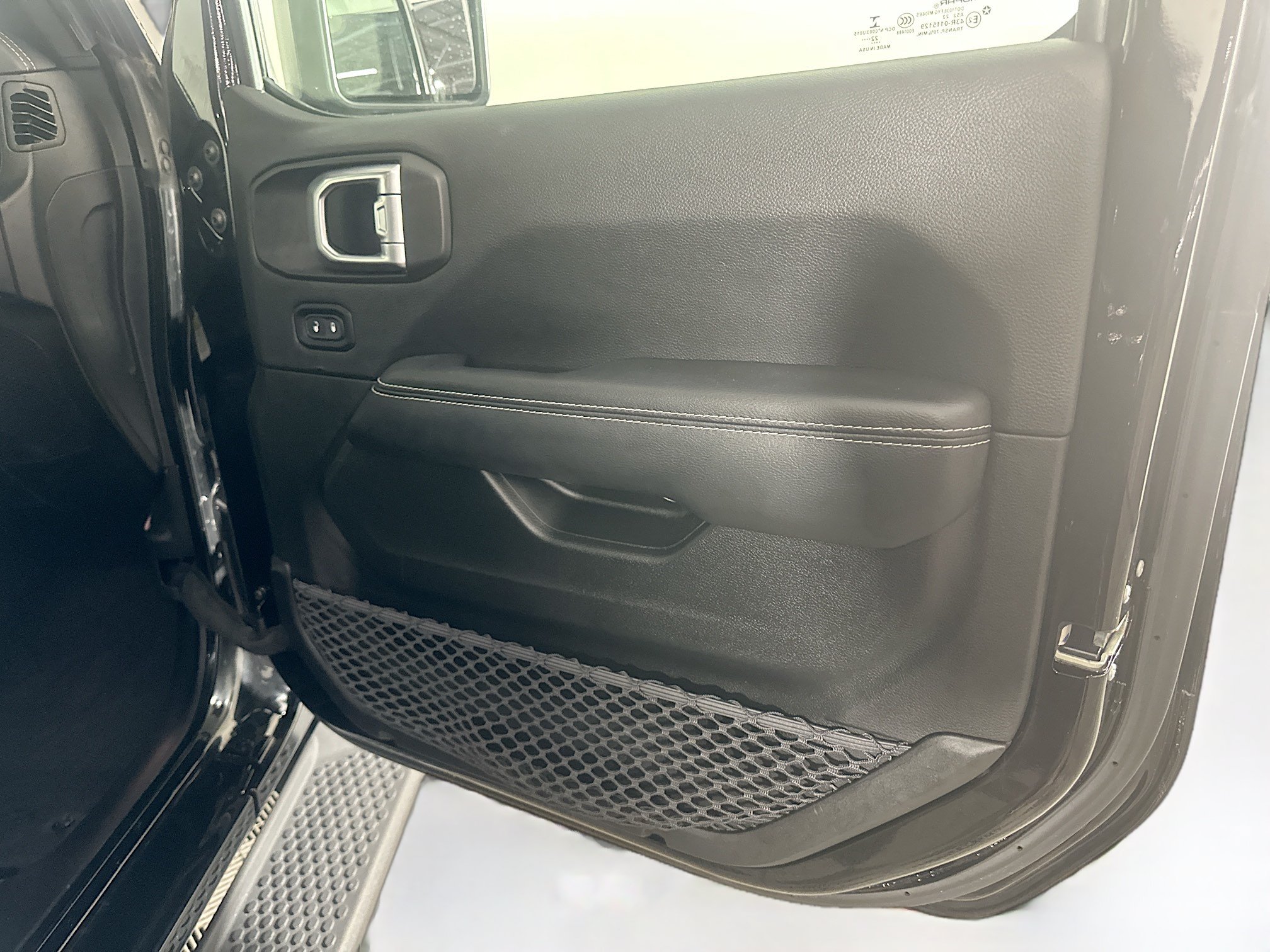 Used 2023 Jeep Wrangler Unlimited Sahara w/ Cold Weather Group AWD/4WD image 30