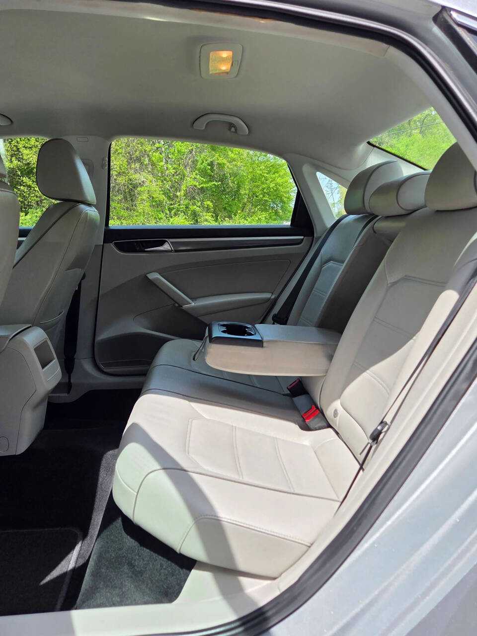 Used 2017 Volkswagen Passat 1.8T R-Line image 15