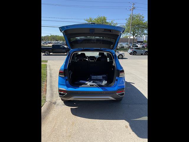 New 2026 Volkswagen Taos SE AWD/4WD image 5