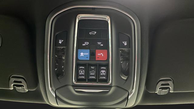 Used 2023 Jeep Wagoneer Series III w/ Premium Group I AWD/4WD image 43