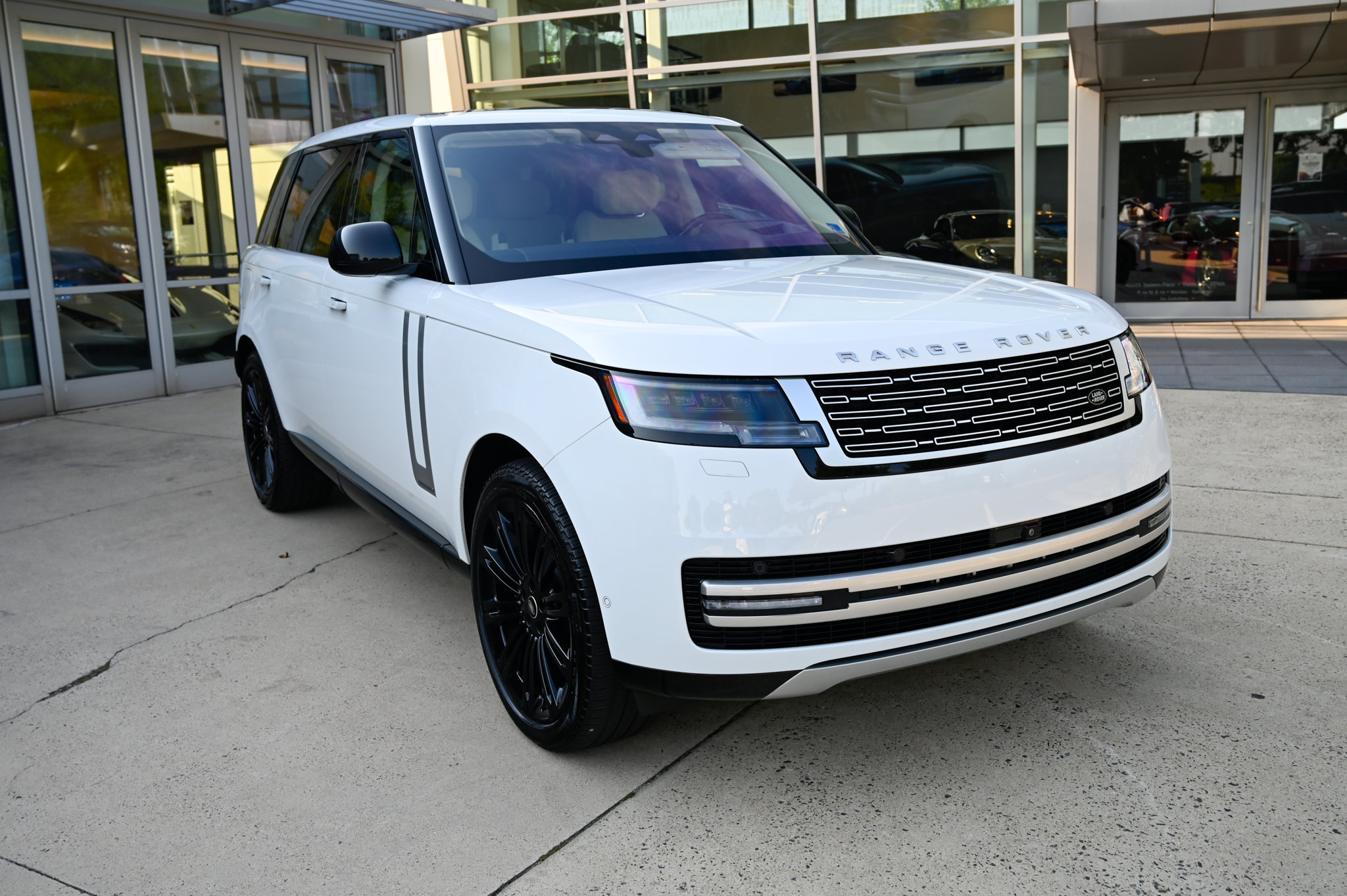 Used 2023 Land Rover Range Rover Long Wheelbase Autobiography AWD/4WD image 3