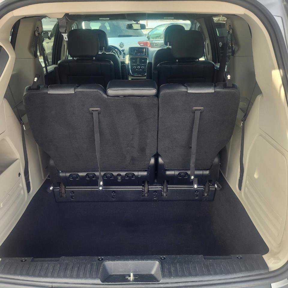 Used 2017 Dodge Grand Caravan SXT image 32