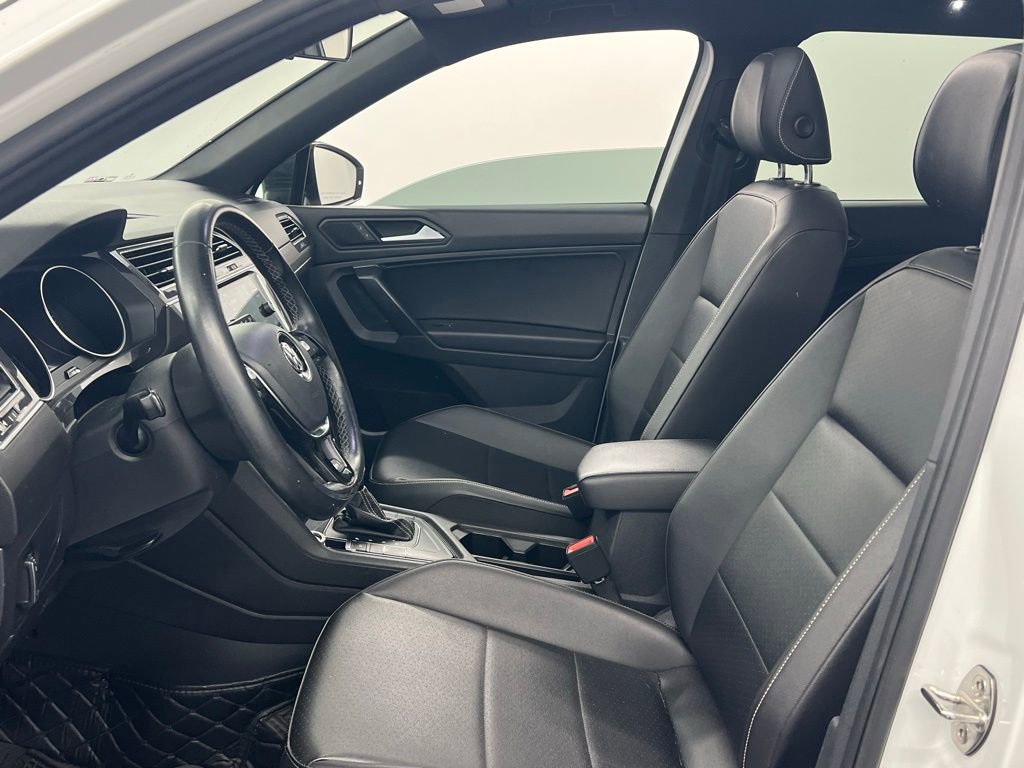 Used 2021 Volkswagen Tiguan SE R-Line image 9