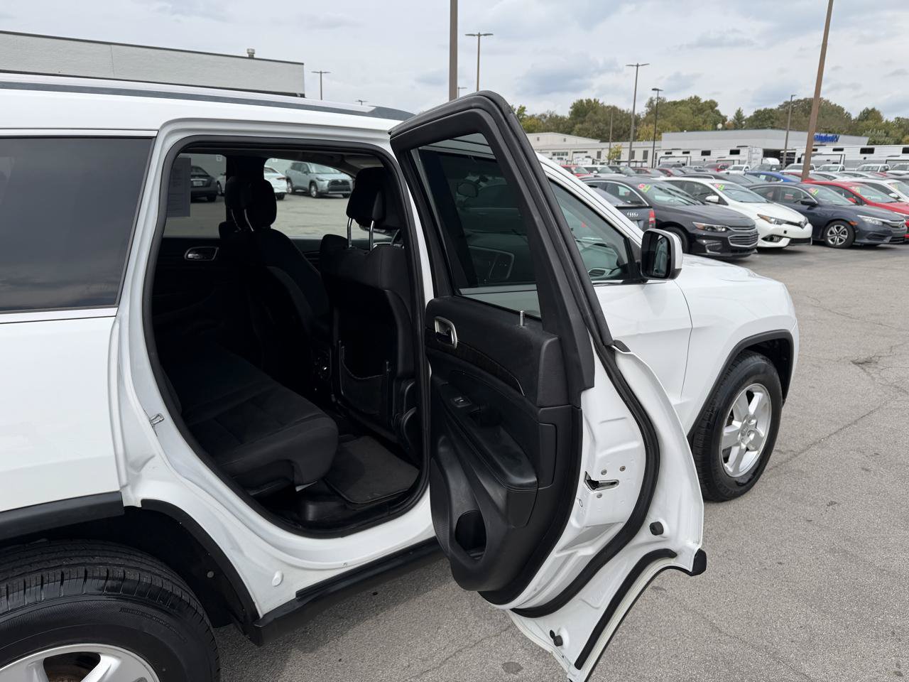 Used 2013 Jeep Grand Cherokee Laredo w/ Laredo E Group AWD/4WD image 11