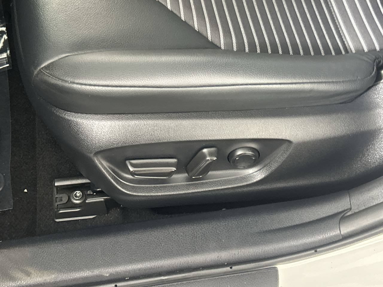 Used 2024 Toyota Camry SE w/ Convenience Package FWD image 21