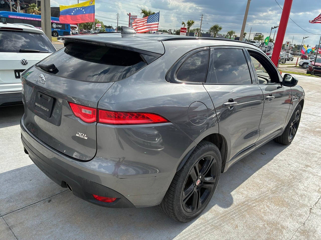 Used 2019 Jaguar F-PACE R-Sport AWD/4WD image 9