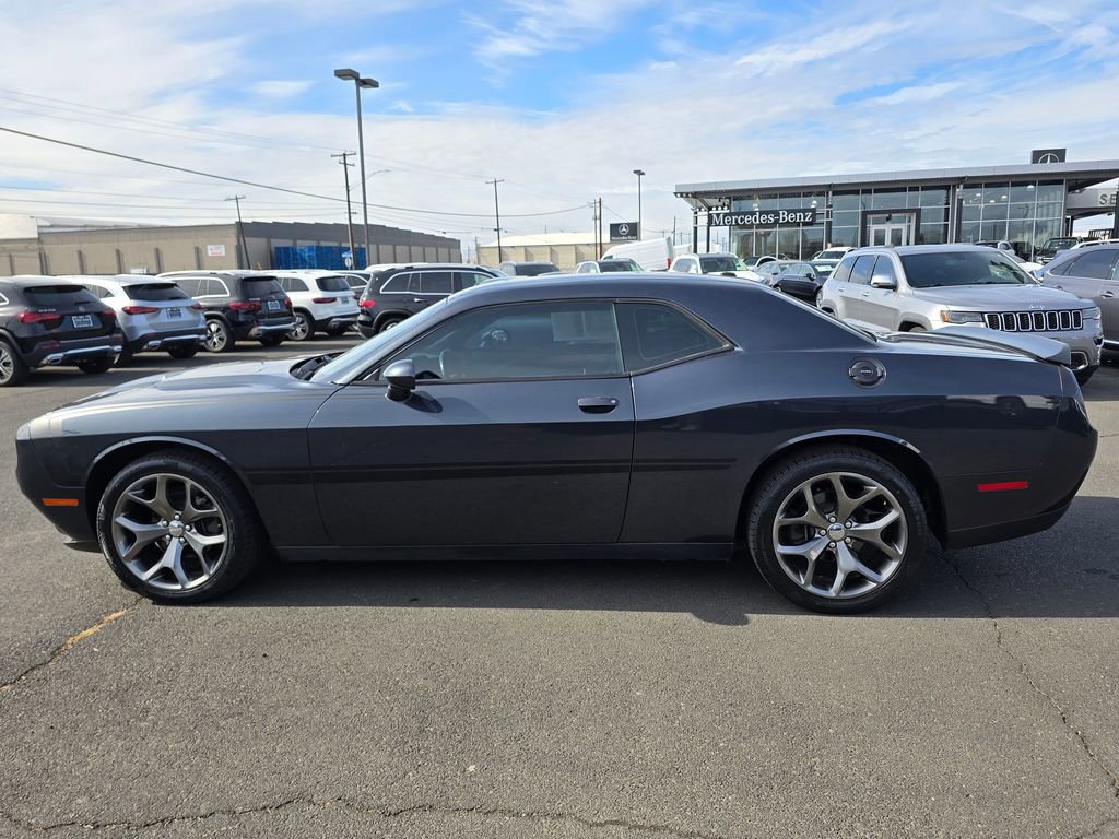 Used 2016 Dodge Challenger SXT w/ Driver Convenience Group image 2