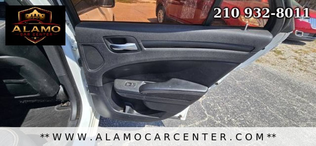 Used 2013 Chrysler 300 S RWD image 22
