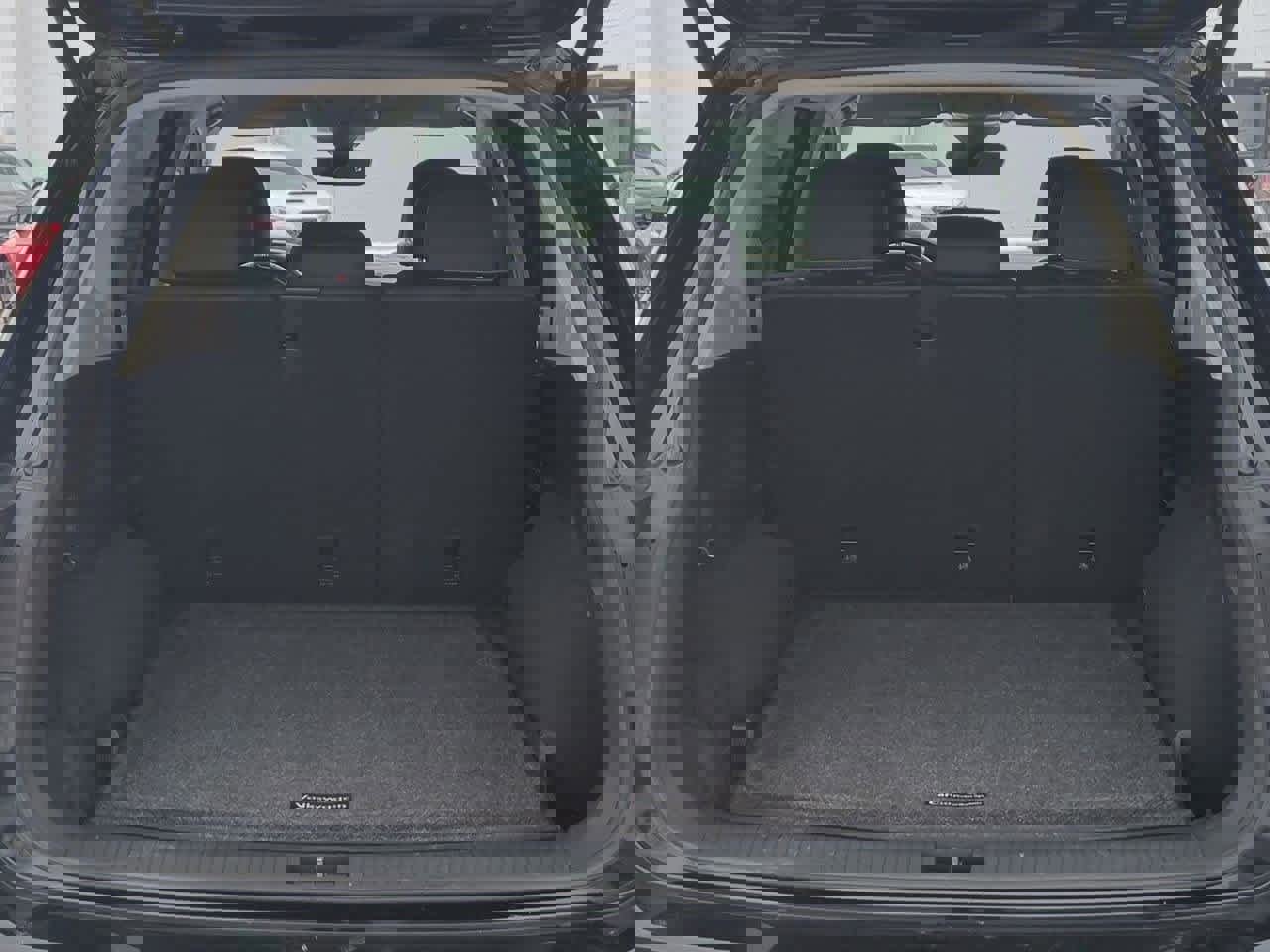 Used 2022 Volkswagen Tiguan SE image 31