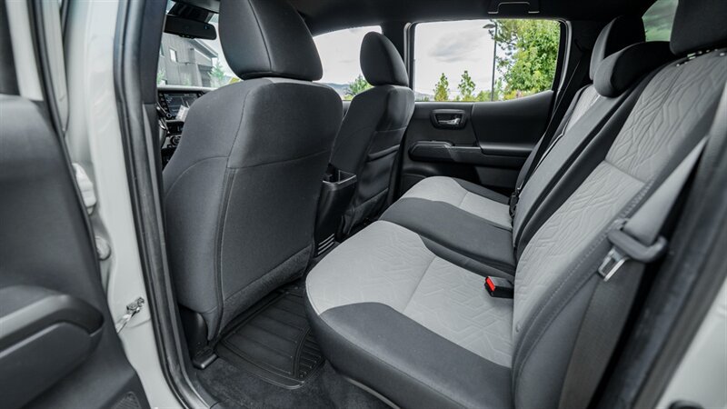 Used 2022 Toyota Tacoma TRD Off-Road w/ Technology Package RWD image 38