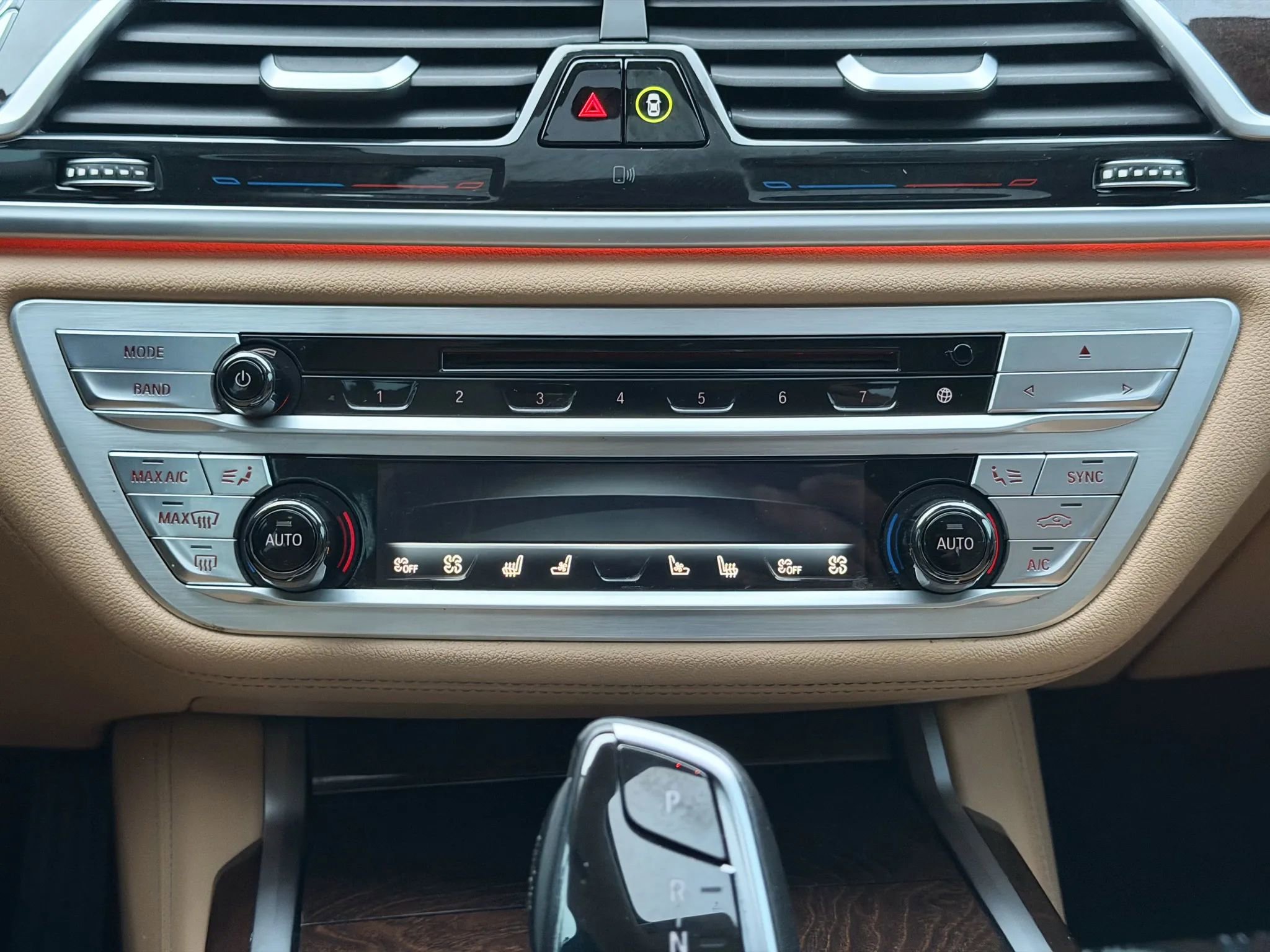 Used 2016 BMW 750i xDrive image 33