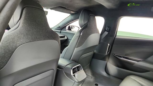 Used 2024 Lucid Air Touring image 30