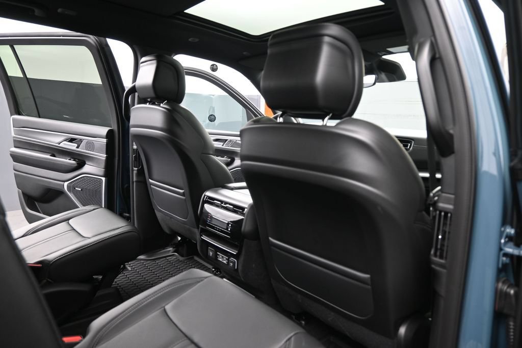 New 2026 Jeep Grand Wagoneer 4WD image 27