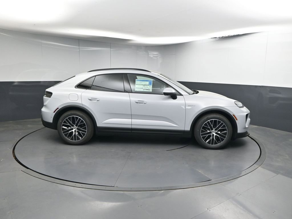 New 2026 Porsche Macan Electric RWD image 27