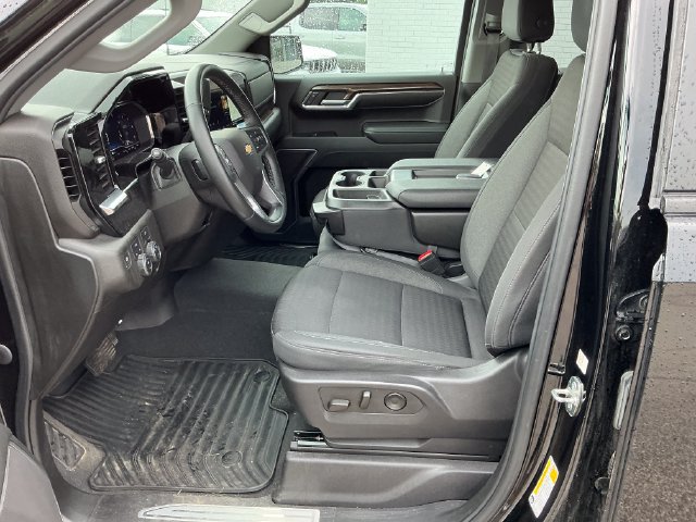 Used 2024 Chevrolet Silverado 1500 LT AWD/4WD image 9