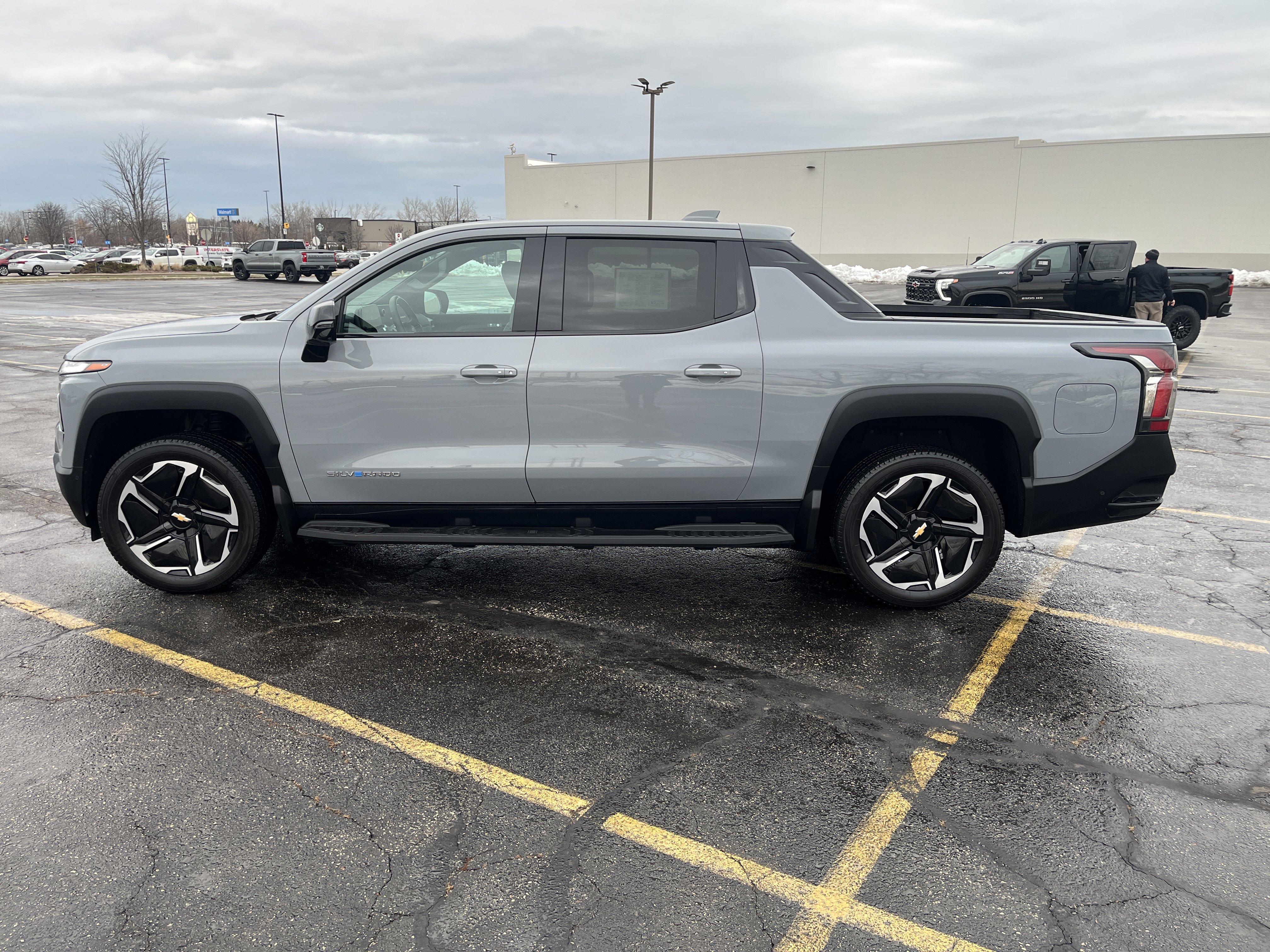 Used 2025 Chevrolet Silverado EV LT w/ LT Premium Package image 3