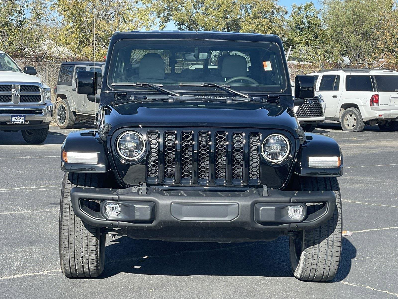Used 2023 Jeep Gladiator Overland image 2