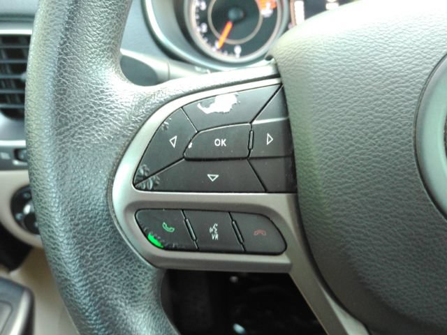 Used 2019 Jeep Cherokee Latitude w/ Popular Appearance Group FWD image 30