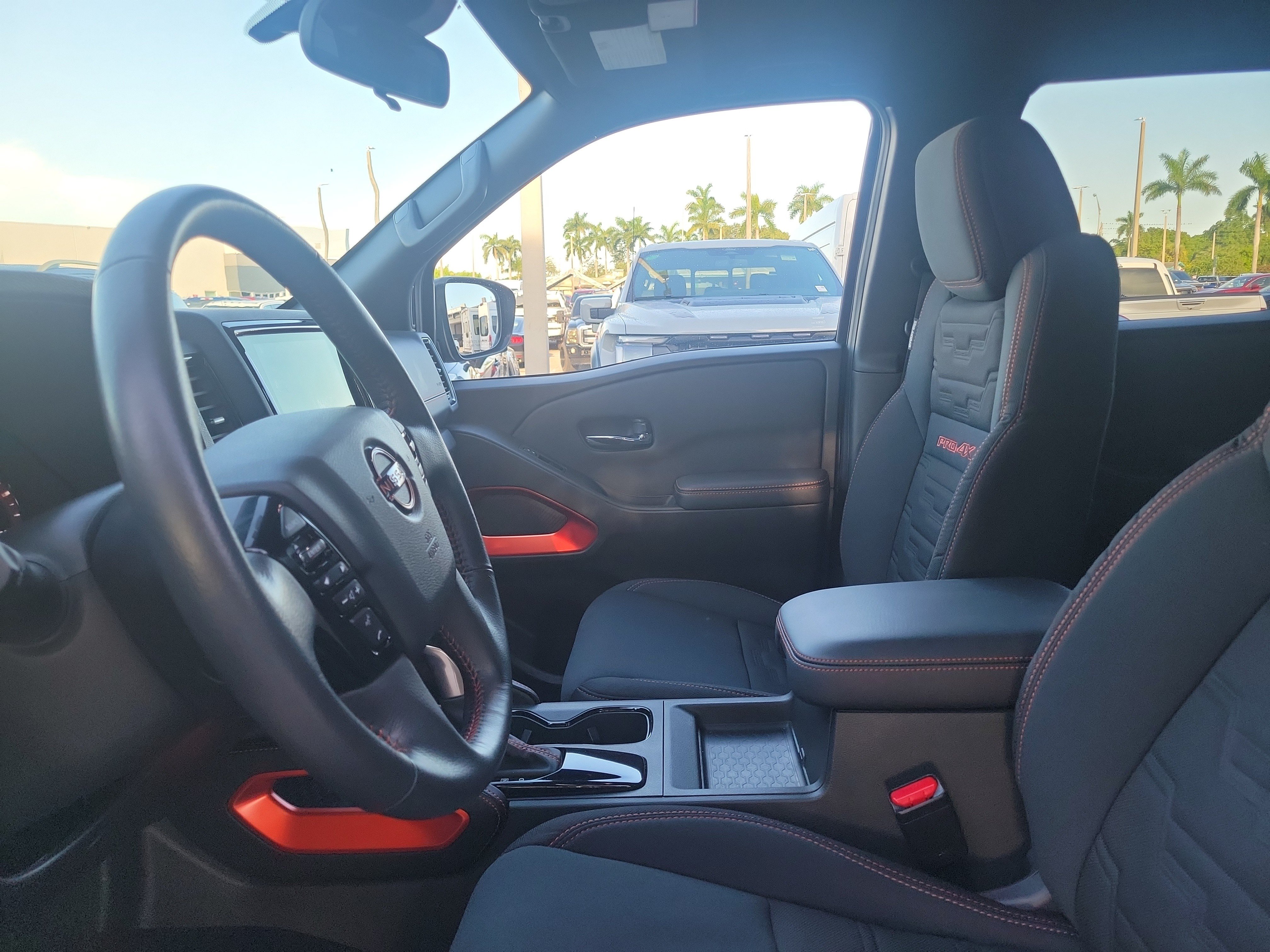 Used 2024 Nissan Frontier PRO-4X w/ Technology Package AWD/4WD image 11